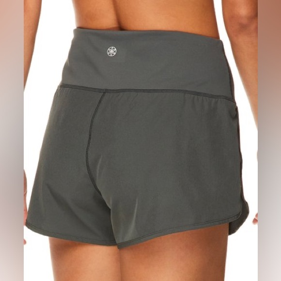 NEW Gaiam Olive Green Hi Rise Woven Short Small - Picture 2 of 4
